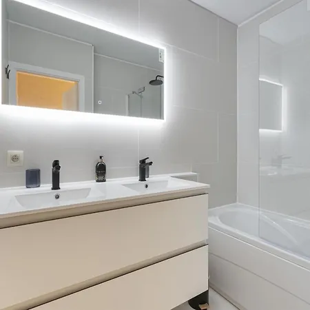 Flat In With Ocean Views *