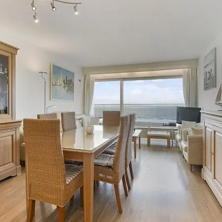 Flat In With Ocean Views شقة