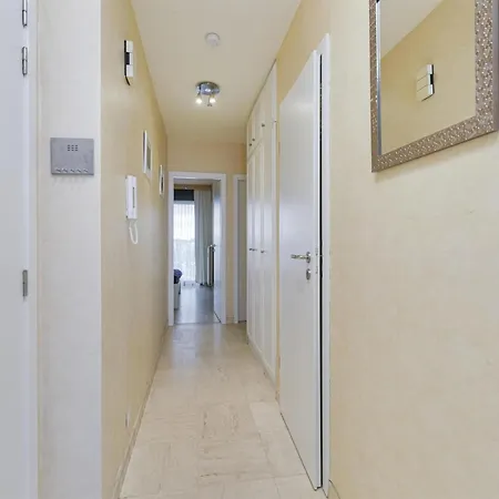 Flat In With Ocean Views *