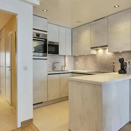 Flat In With Ocean Views * بلانكنبرخ