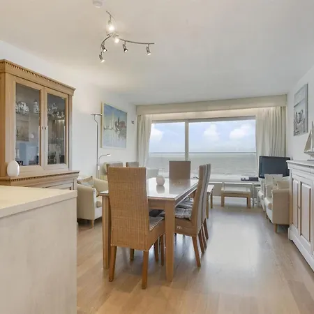 Flat In With Ocean Views * بلانكنبرخ