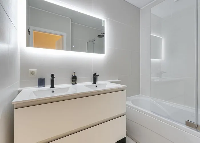 Flat In With Ocean Views *