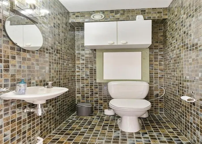 Flat In With Ocean Views