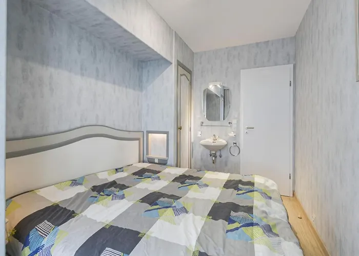 Flat In With Ocean Views